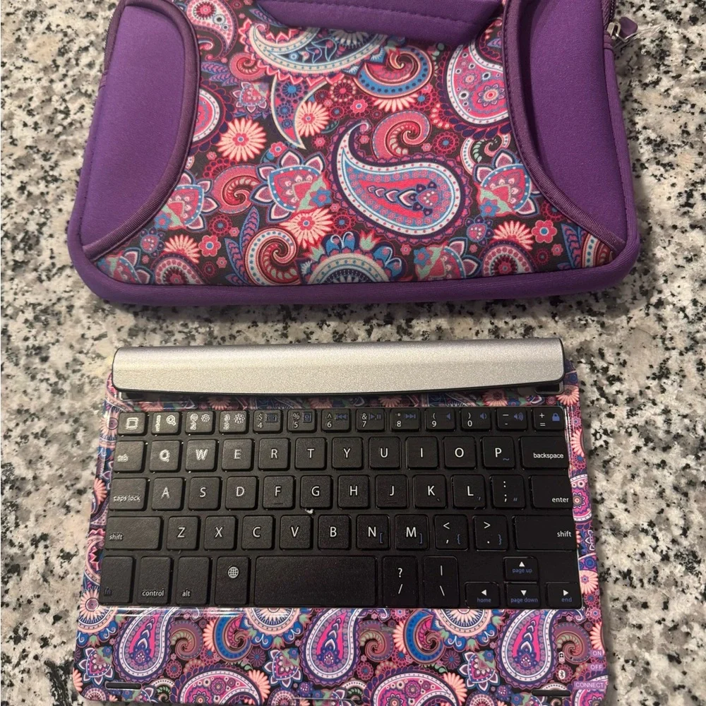 Neoprene tablet sleeve with iPad mini keyboard. Includes screen protector. NWT